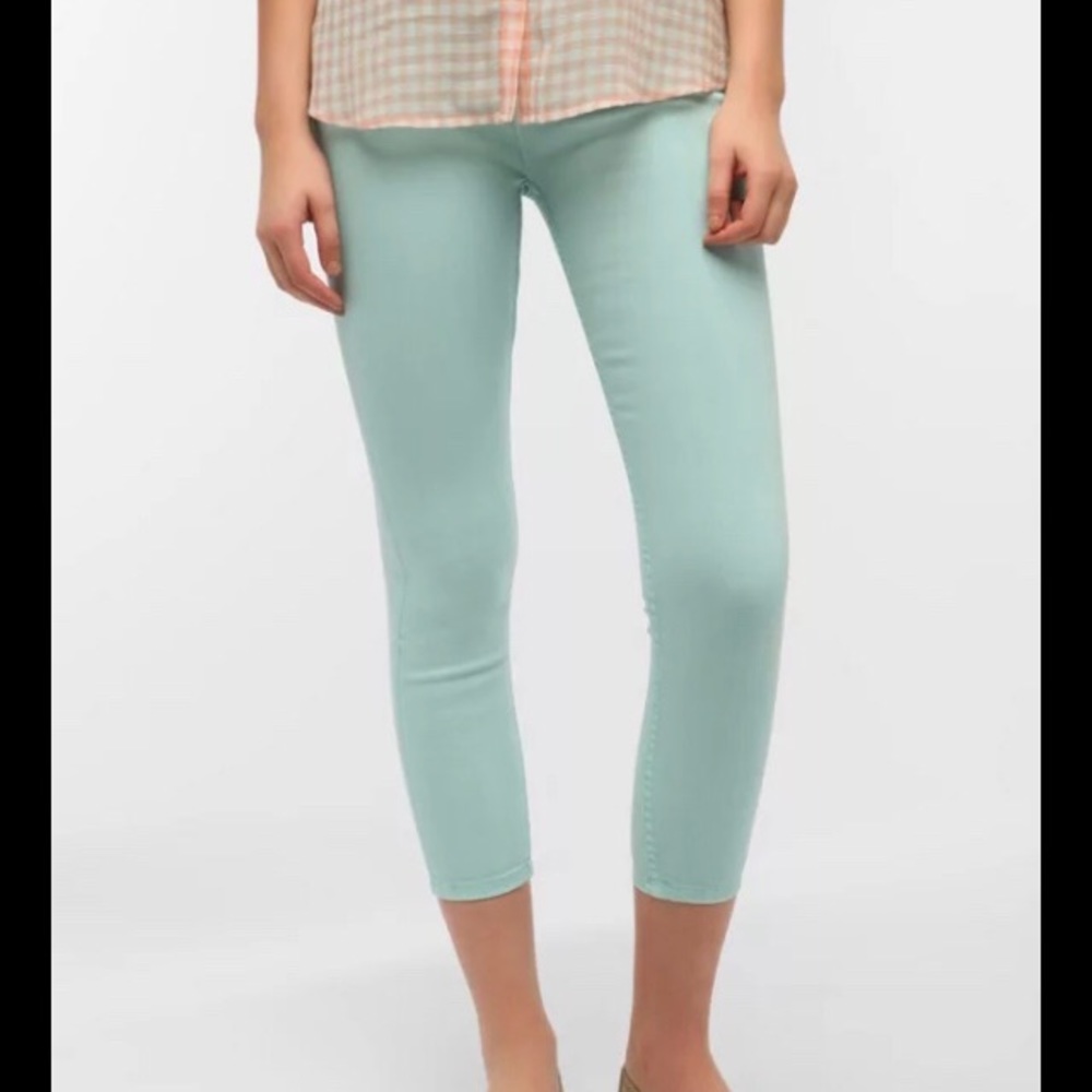 NWT. BDG blue cropped pants. Size 26.